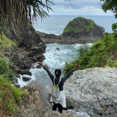 ssimulacraa's profile picture. essentially just words here