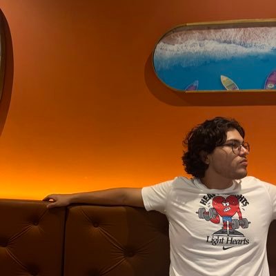 triste por dentro mas feliz por fora https://t.co/U8ztLKvNFI
