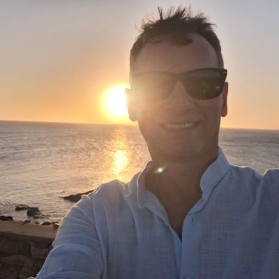 Pai, Oficial PMSC - Coronel.Corretor de imóveis. Esp. em gestão de pessoas, em docências do básico ao superior, em adm da segurança pública, em legislação e...