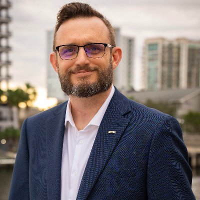 pollitzerc's profile picture. My journey has taken me around the 🌎