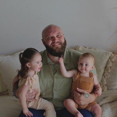 LoganHendyy's profile picture. I wanna shine for me and mine. #BoomerSoomer #BoltGang⚡️LPH💕 SHH 💚