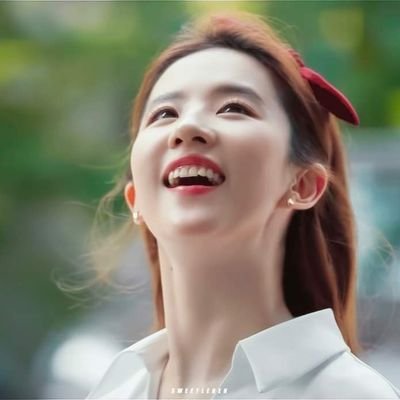 Helen13022's profile picture. 