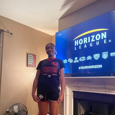 5’11 class 2029/Aspiring basketball player/Illinois lady lighting AAU