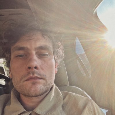 MatBudovskii's profile picture. Mēs visi esam divi.