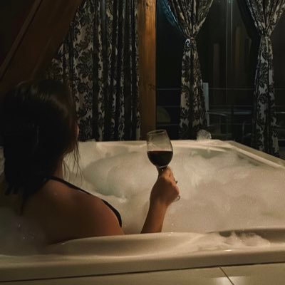 Gabimourinhaa's profile picture. 🦁