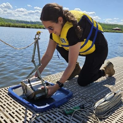 annavalero_'s profile picture. Environmental researcher, amateur birder