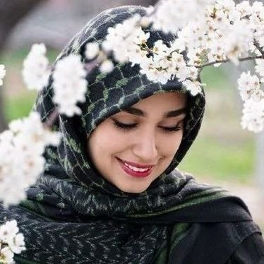 مریمم. یه دختر دهه هفتادی که از قضا کمی هم عکاس هست.
عاشق طبیعت و دوستدار محیط زیست.