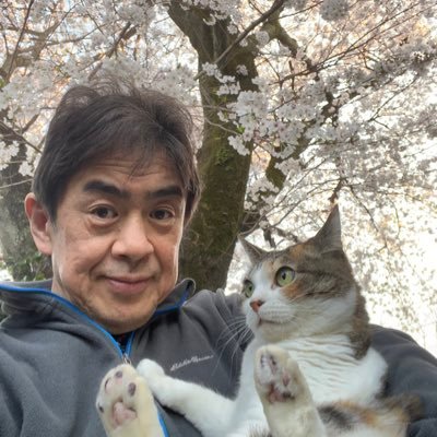 「温泉&旅 倶楽部」総帥。温泉分析書を分かりやすく解説してニッポンのONSENを世界中の人々に紹介する「温泉検索どっとこむ」と「貸切温泉どっとこむ」を主宰。温泉コム(株)社長。ドローン空撮を用いた「宿PV」も制作。第一回モバイル広告大賞受賞。2021~22年に45kg減量に成功。「旅は人生の教師 温泉は一生の伴侶」