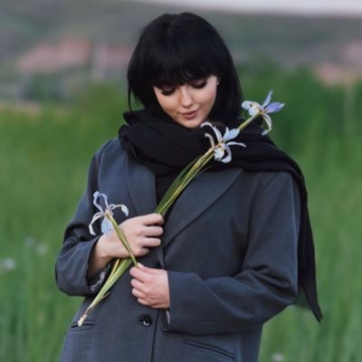 FatemehRJ's profile picture. “Zorluklardan Yıldızlara.”✨🦋 Art university • Industrial designer • try to be fashion designer •