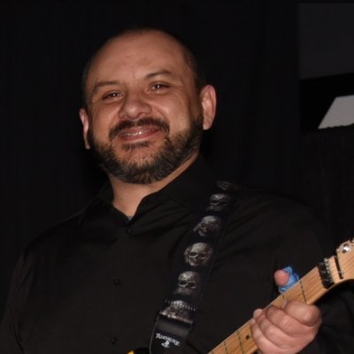 Wannabe author trying to spook you, guitar player - data programming. Da Bears. Front Range Living - mountains. https://t.co/RdUYKODcfe