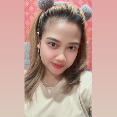 Rissa1801's profile picture. • Perlahan aku mengerti ARTI bertahan HIDUP untuk ORANG lain ... 😊😊 •Belajar menghargai diri sendiri, nggak semudah menghargai orang lain.