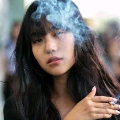 s1trawb3rry's profile picture. 'im not interested'