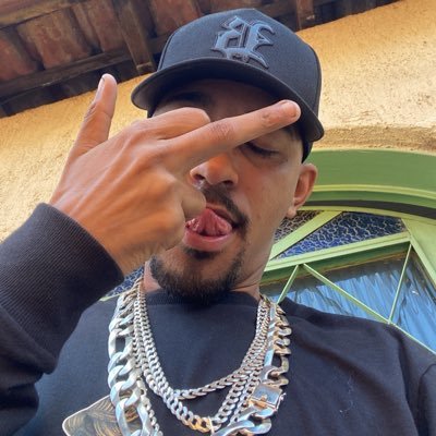 Rodrigosb0's profile picture. Que a malandragem seja sempre por nós!🎩🚬🎲