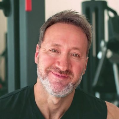 #innovacion #emprendedor #transformaciondigital deportista de bajo rendimiento, amante de las tecnologías, soy de la resistencia.. y sobre todo papa de Pia