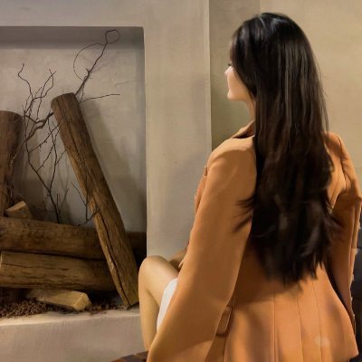 EdithEmilyAI's profile picture. If you can't let go of the past, don't expect a bright future.
