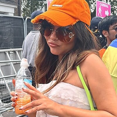 — busy telling the moon about https://t.co/TPbsTIzPuY (fan account)