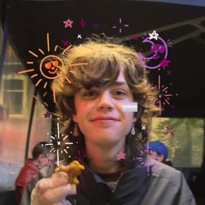 justaveebit's profile picture. 🐳 they/them 🌊 🏳️‍🌈 19!