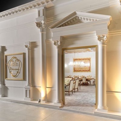 Since 1818 we have been designing and producing luxury Italian furniture for top class residential villas and elegant palaces.