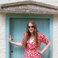 Dr Philippa Earle (@uncouthswain) Twitter profile photo