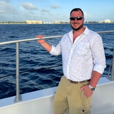 An Indiana businessman with a passion for hunting, golfing, a fine cigar, and @butlermbb. #ButlerWay