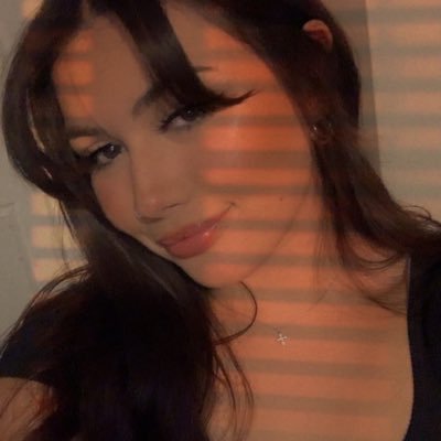 savannahcerda's profile picture. ♡ Savannah ♡ UIC 21' // ★ △ ☻ ☼ ❃ ツ// drew