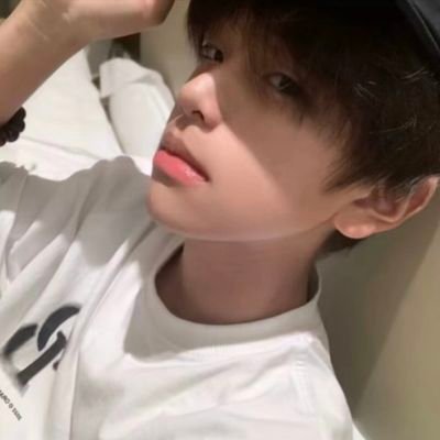 x_820473424's profile picture. 社恐爱看美女