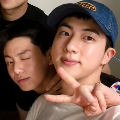💜 Fan account of #BTS #ENHYPEN เมน #JK #JIN #02즈 สอนหนังสือเป็นงานหลัก หวีดวงและเมนก็เป็นงานหลัก 💜 🟡วิจัย in progress…🟡
