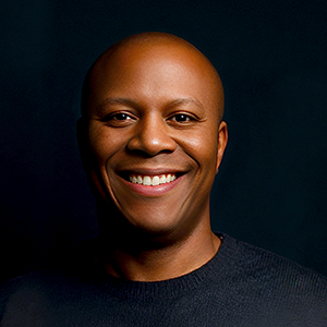 I empower leaders with AI Workshops & B2B digital strategy | LinkedIn Top Voice | Public Speaker | Board Director | Podcaster🎙️