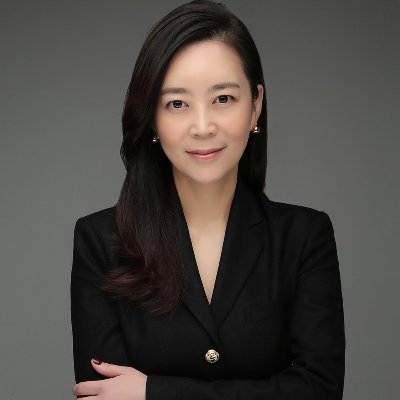 From Singapore, now living in New York, likes outdoor sports.