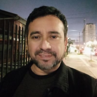 Adm. Público , Mag. Gerencia y Politicas publicas de la Usach, comunista e hincha de San Luis
