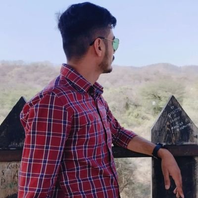 Bhajji_bish's profile picture. किसी की हैसियत से हमें क्या लेना   🏇🏻®🤴🏻   खुद की दुनिया के राजा है हम  ।।
*
🅵🅾🅻🅻🅾🆆 🅼🅴 
🅸'🅻🅻 🅵🅾🅻🅻🅾🆆 🅱🅰🅲🅺