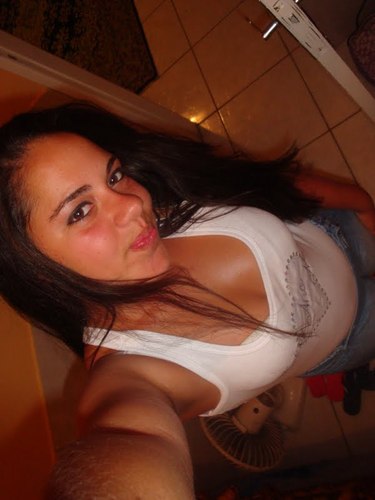 uem sou eu: Eu sou feito de Sonhos interrompidos detalhes despercebidos amores mal resolvidos. Sou feito de Choros sem ter razão pessoas no coração atos por im