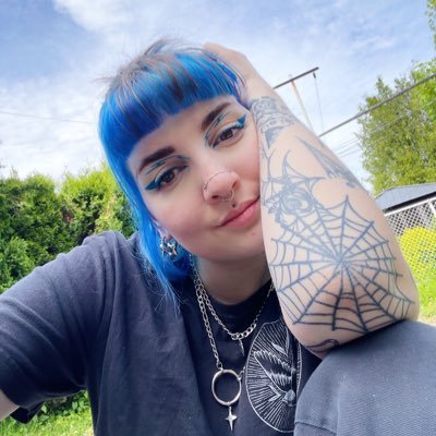 (she/they) 🏳️🌈 queer fiber artist 🪡🧵 Ferret mom 🦦 not taking commission, thank you 🤍