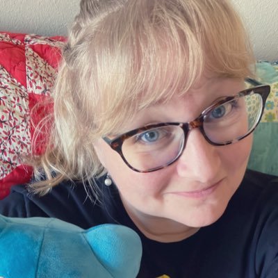 Carrie The Cozy Queen Profile