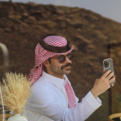 شخص بعيدًا عن التصنع | الحاصّل على نجم الريالتي الأول🥇