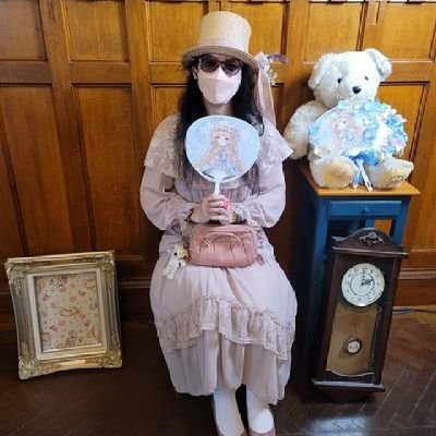 ※1
うつ病・パニック障害があり、電車やバスに乗ることができません。
※2
性別違和があります。
◇
芸術総合サポーター
□
アート @hayano_artdiary
♪
USEN・J-WAVE・FM802
♡
ロリィタファッション/テディベア/紅茶/レース生地/ガラス/放送/洋館
