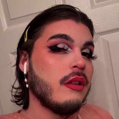 28 | He/They | I like makeup and looking pretty while doing it | The Bitch You Know As Sparkles Is Back | Business Email: thepastelprx@gmail.com |