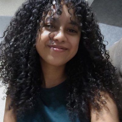 Thamiresnry's profile picture. Tem passarinho pequeno que mata cobra coral