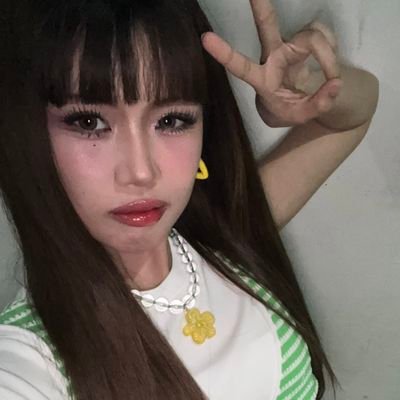 isabelrosiee's profile picture. wins