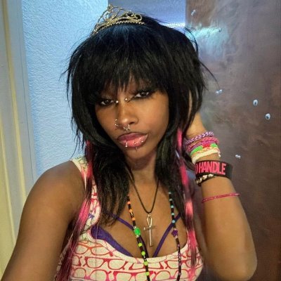 Sou transexual ,um emo goth metal homosexual.i love Dracula ,Alan Walker and Trans music