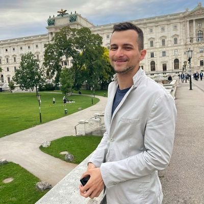 Rheumatologist, MD, PhDc.
Special interest for PMR/GCA, capillaroscopy/systemic sclerosis and rheumatic irAEs.
Passionate about travelling and music 🗺🎶