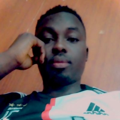 teeetops's profile picture. Never walk alone