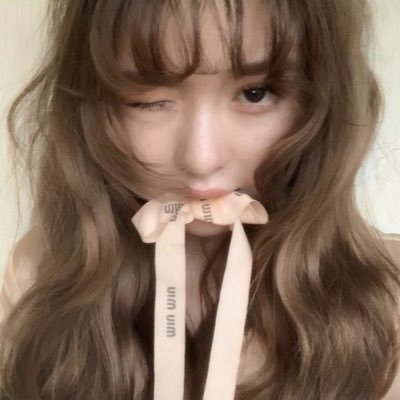 strawbryyzz's profile picture. 