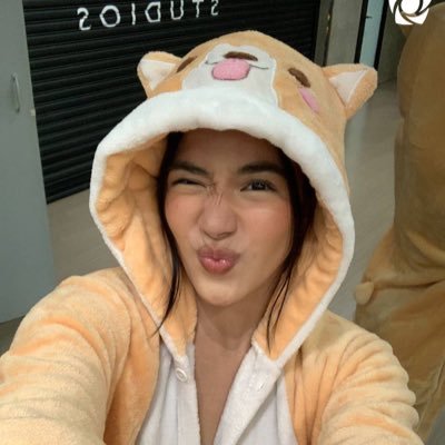 TWC女Nic (CM) | Multi | BINI ✨| Pianist 🎹 | Streamer/Gamer 🎮 |👩🏻⚕️💉| tiktok: @itsnicolekim/@timetotwice_es | Saw and met BINI & Twice