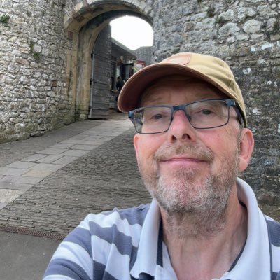 Animals and the outdoors = nature gay. Lover of words and languages. He/him. Rejoiner 🇪🇺 25% of #lgbt. Lancastrian moved south.