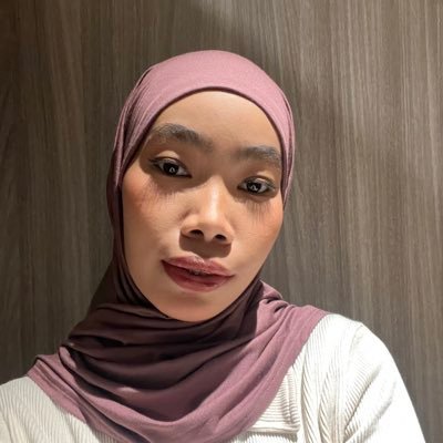 _snflwrr's profile picture. 