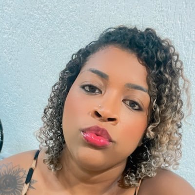 Escorpiana♏
Flamenguista♥️🖤
Enfermeira 💉❤️
Adoro música🎶
Amo minha família e amigos! 👩👧👦♥️