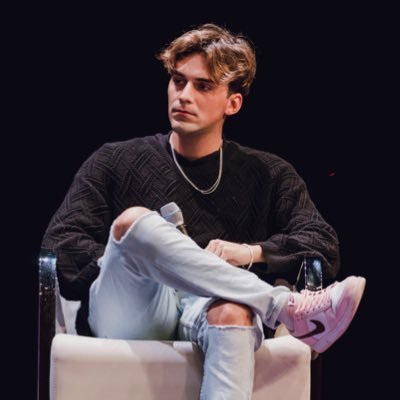 RogerEspuga's profile picture. founder @fivemediaclan