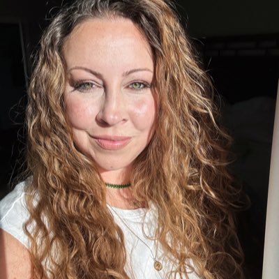 👑 Lover of Life 🎤 Host: The #FrequencyOfCourage Podcast | Emmy & Anthem Award Winner | Marketing Exec ✨ opinions are mine