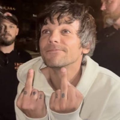 defnotalex022's profile picture. .faith in the future.  ❗️under 16 dni